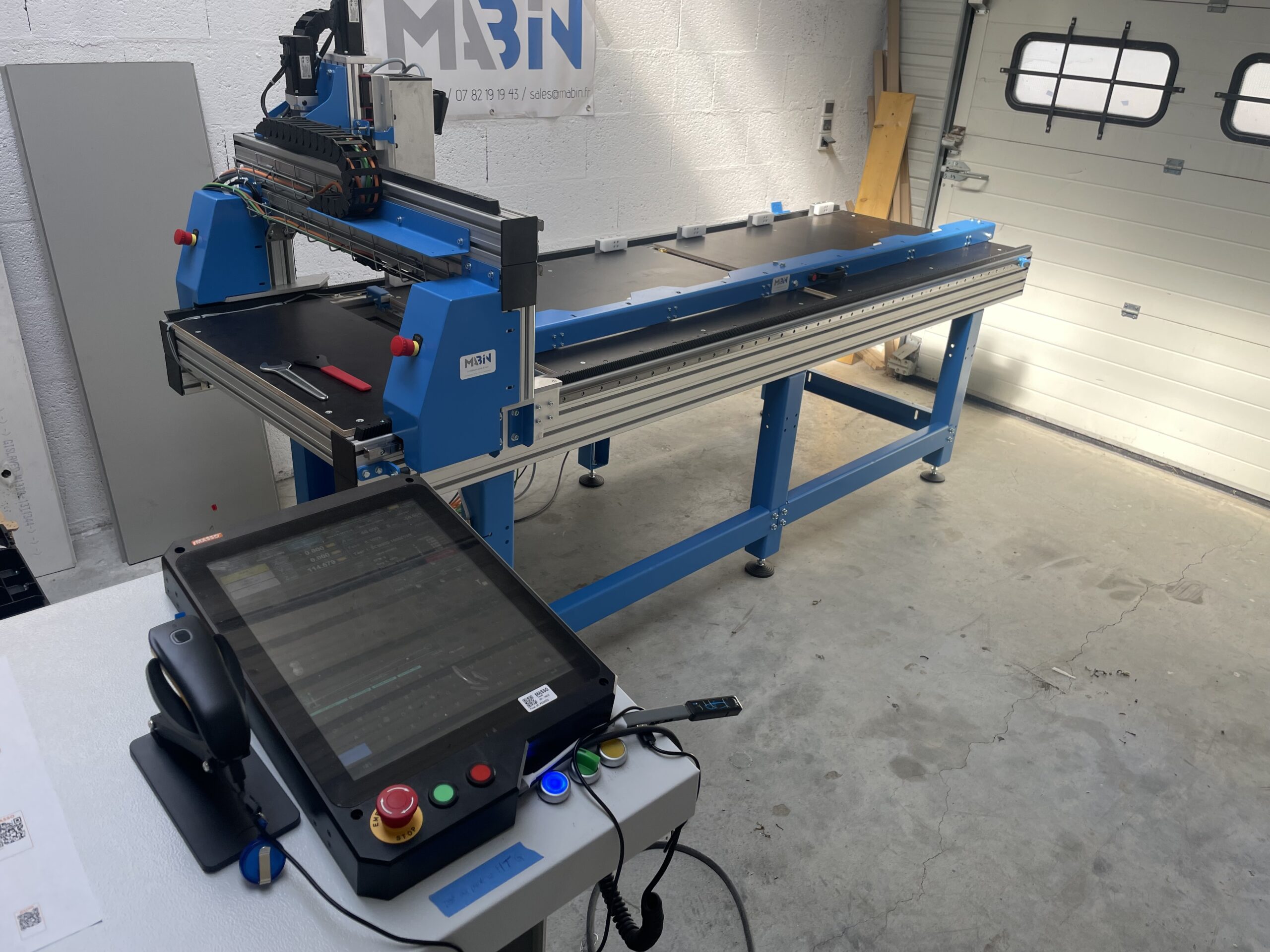Fraiseuse CNC Mabin — structure et convoyeur