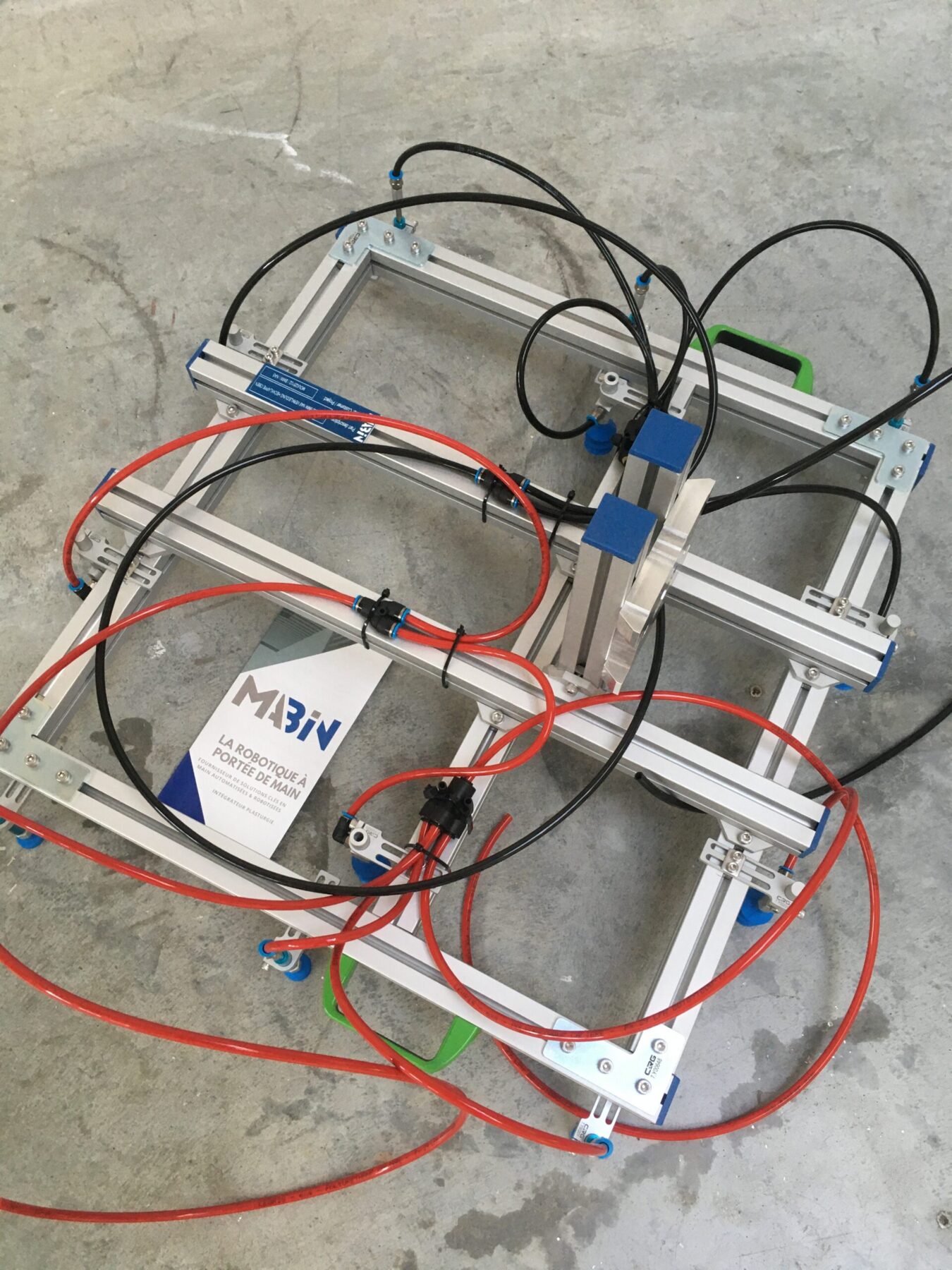 Assemblage de main de préhension en atelier Mabin