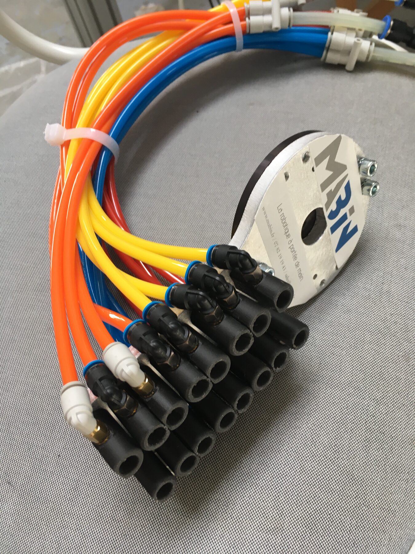 Câblage et raccordement pneumatique multi-canaux