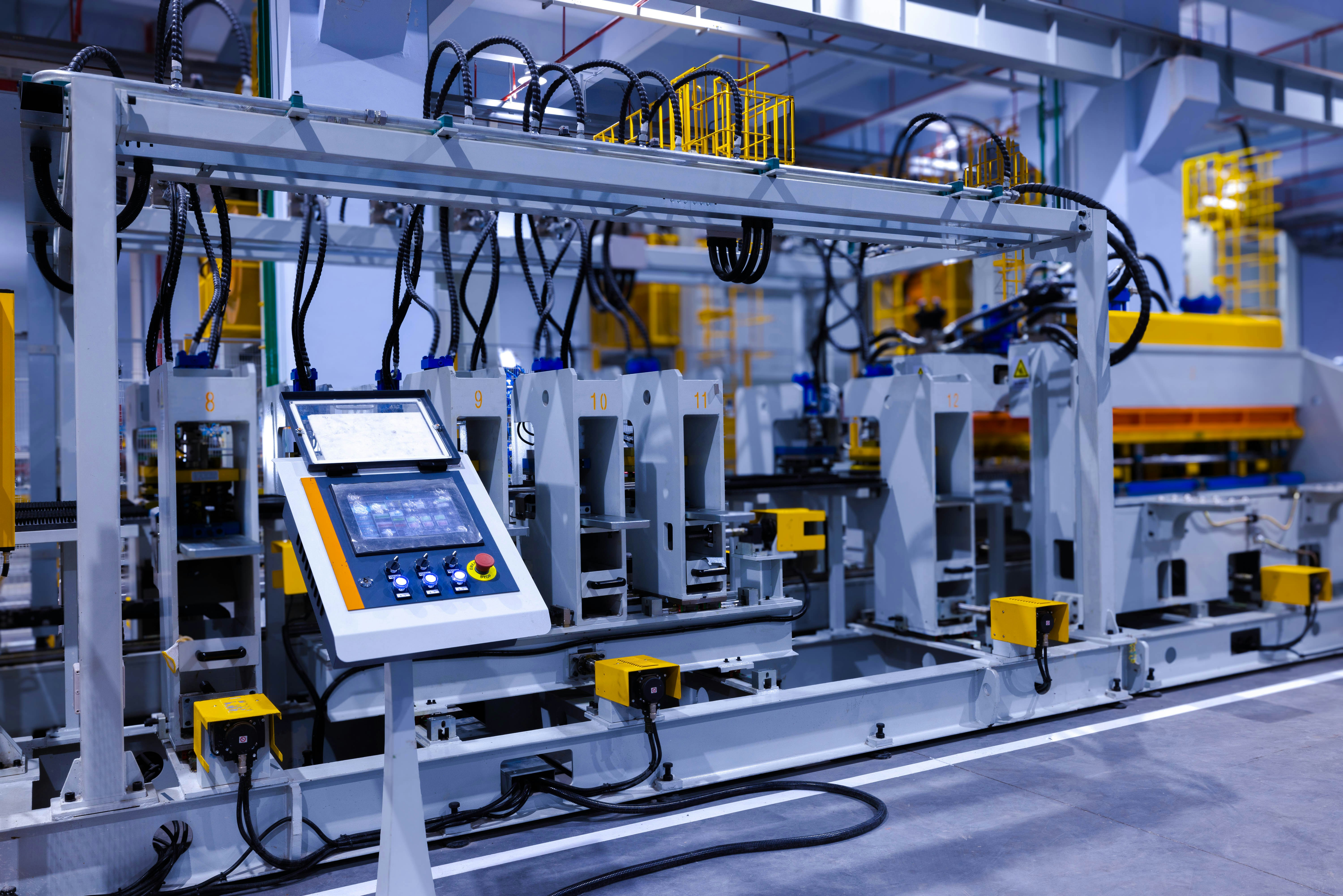 Illustration — automate et armoire électrique en environnement industriel